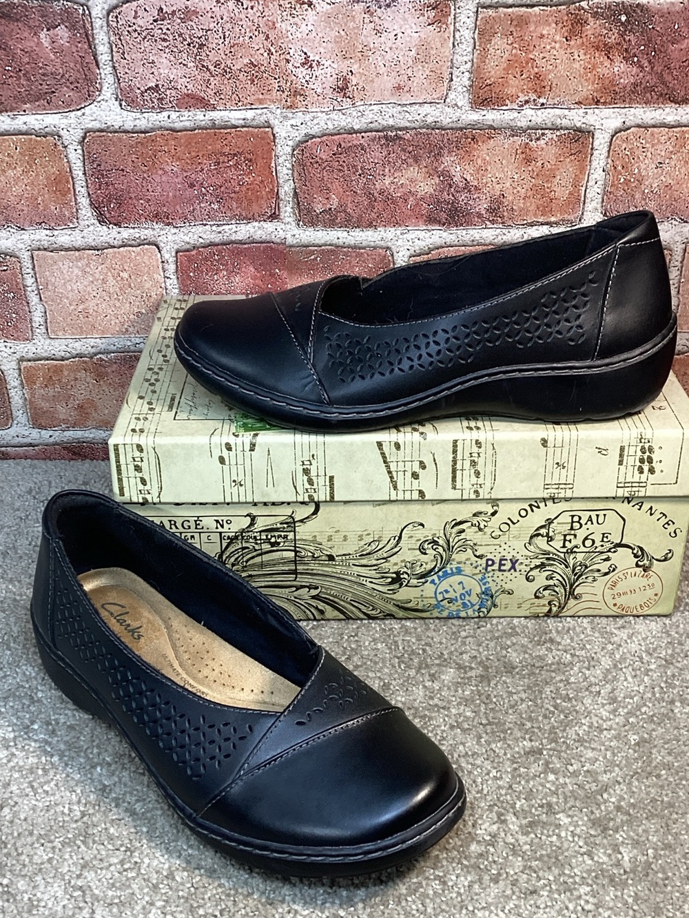 Clarks Cora Iris womens black flats size 6 Wide